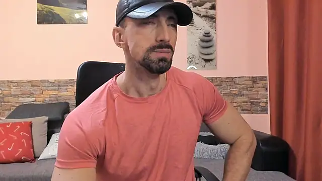 HotHunkTrainer online show from May 18, 8:31 am