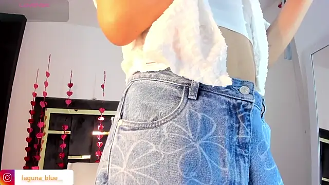 Snapshot of Laguna_Blue chatting on February 19, 11:38 am Laguna Blue online show from February 19, 11:38 am