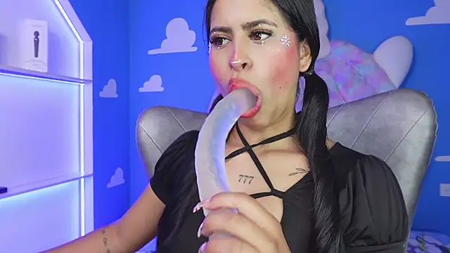 miss romyna online show from December 23, 11:08 am