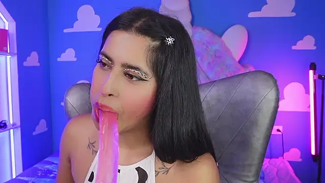 miss romyna online show from February 18, 11:06 am