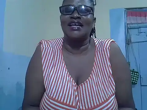 Snapshot of sexy_bigboobss chatting on October 8, 7:17 am sexy bigboobss online show from October 8, 7:17 am