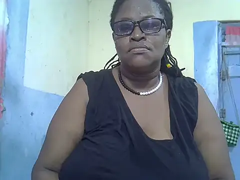 Snapshot of sexy_bigboobss chatting on October 28, 9:13 am sexy bigboobss online show from October 28, 9:13 am