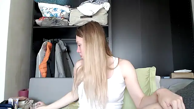 Snapshot of Scarlettford chatting on September 18, 8:05 am Scarlettford online show from September 18, 8:05 am