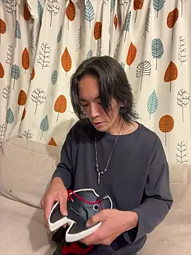 Snapshot of Katakuriko-Denpun chatting on December 16, 1:49 pm Katakuriko-Denpun online show from December 16, 1:49 pm