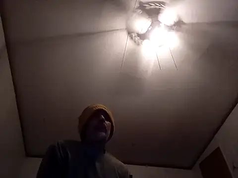 Xoc8  online show from December 7, 9:11 pm