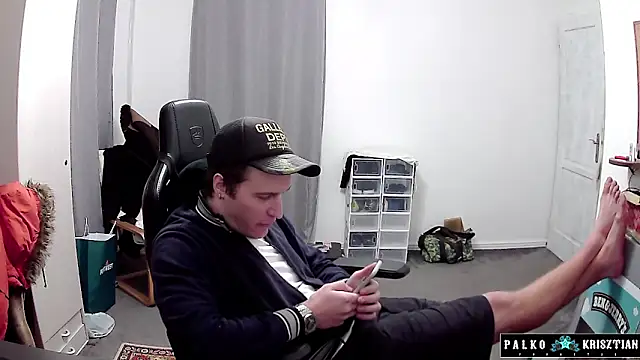 Snapshot of PKrisztian chatting on February 14, 6:37 pm PKrisztian online show from February 14, 6:37 pm