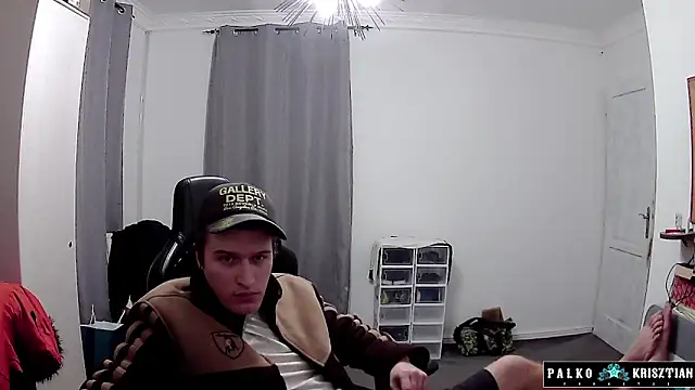 Snapshot of PKrisztian chatting on February 24, 11:58 pm PKrisztian online show from February 24, 11:58 pm