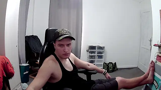 Snapshot of PKrisztian chatting on March 22, 4:32 pm PKrisztian online show from March 22, 4:32 pm