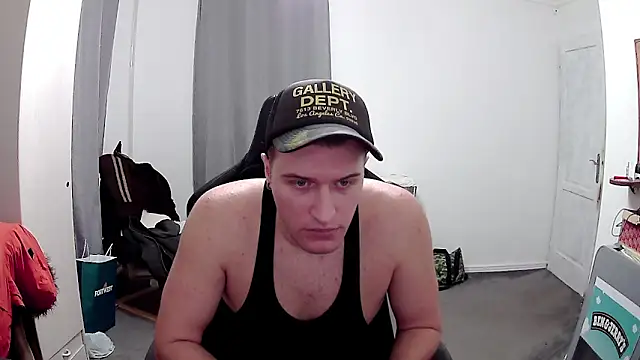 Snapshot of PKrisztian chatting on March 23, 10:25 pm PKrisztian online show from March 23, 10:25 pm