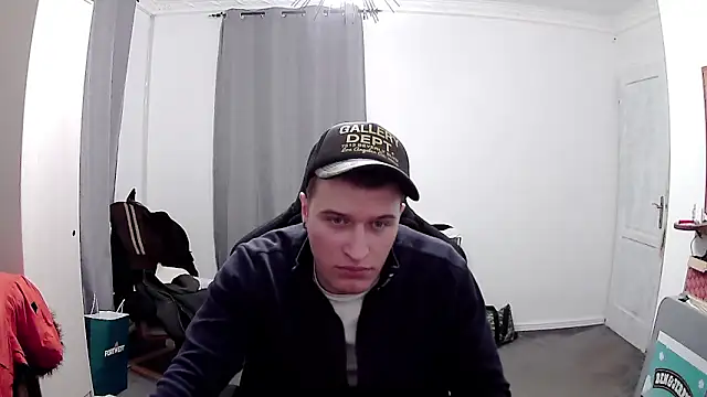 Snapshot of PKrisztian chatting on March 24, 10:15 pm PKrisztian online show from March 24, 10:15 pm