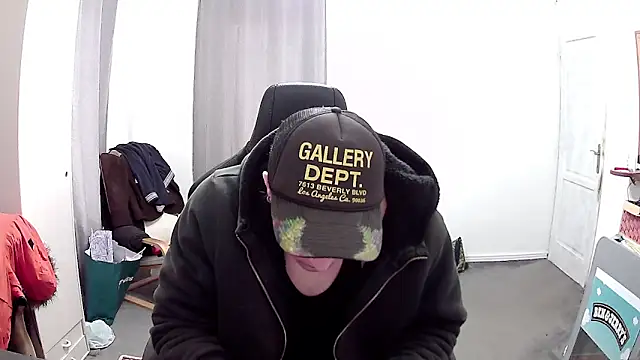 Snapshot of PKrisztian chatting on March 30, 9:32 am PKrisztian online show from March 30, 9:32 am