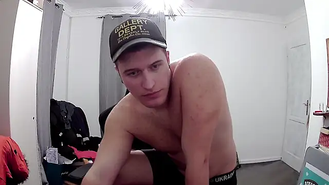 Snapshot of PKrisztian chatting on April 5, 10:51 pm PKrisztian online show from April 5, 10:51 pm