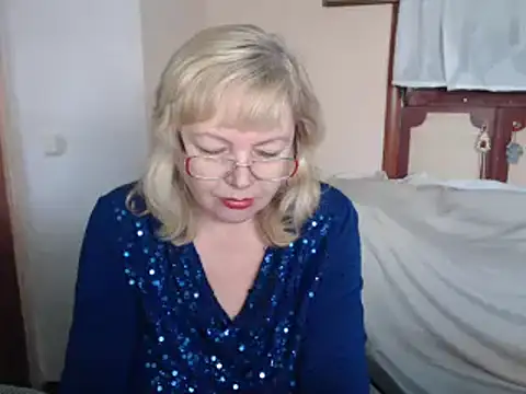 EvelynLoveShy online show from December 19, 9:18 am