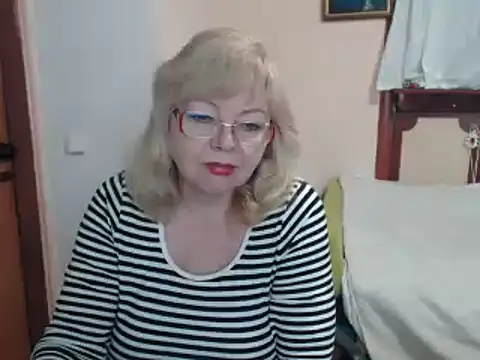 EvelynLoveShy online show from December 26, 8:18 am