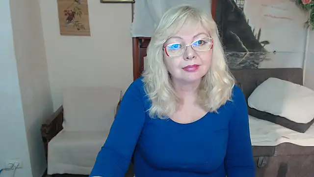 EvelynLoveShy online show from November 13, 5:45 pm