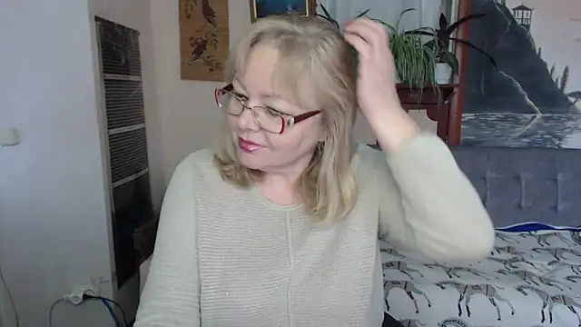 EvelynLoveShy online show from February 5, 1:05 pm