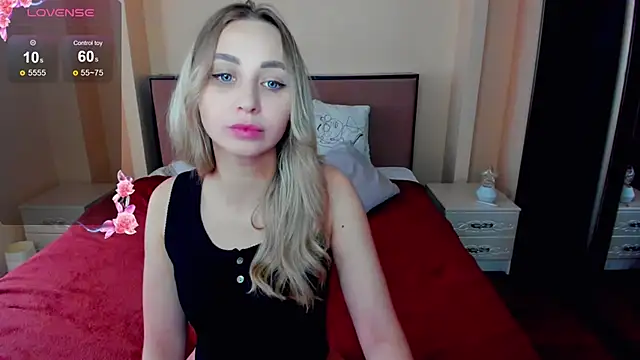 Snapshot of PerfectJulllia chatting on April 14, 7:47 am PerfectJulllia online show from April 14, 7:47 am