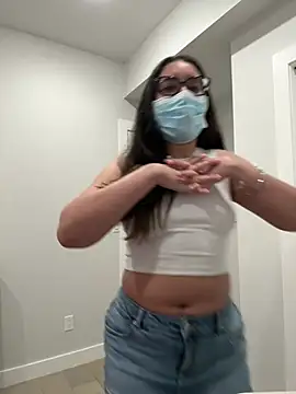 jAsMinE678 online show from May 2, 7:35 am