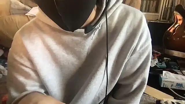 Snapshot of hazuki0727 chatting on January 8, 11:18 pm hazuki0727 online show from January 8, 11:18 pm