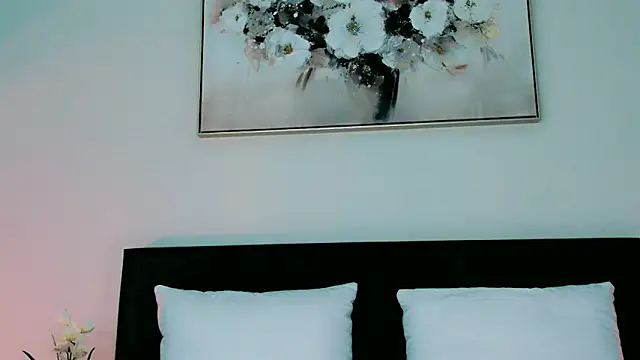 oh-my-mia online show from October 4, 9:51 am