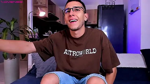 SymonPrince online show from October 3, 6:49 pm