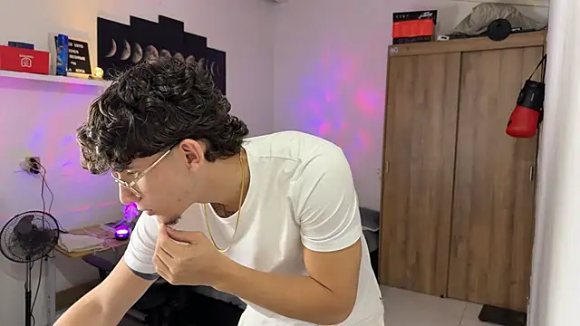 Kisan Smith online show from November 24, 2:00 am