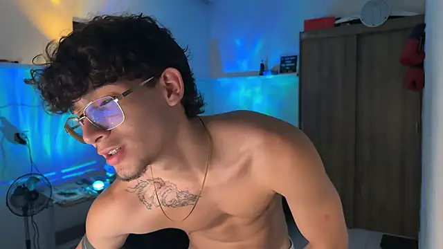 Kisan Smith online show from February 13, 1:56 am