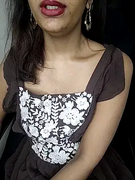 Snapshot of Leeeezzzz_roy chatting on February 15, 8:01 pm Leeeezzzz roy online show from February 15, 8:01 pm