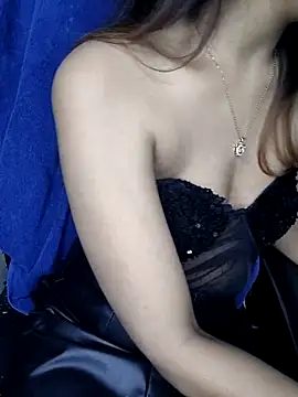 Snapshot of Leeeezzzz_roy chatting on November 24, 6:07 pm Leeeezzzz roy online show from November 24, 6:07 pm