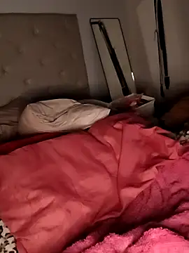 Snapshot of ConeNella chatting on November 4, 1:48 am ConeNella online show from November 4, 1:48 am