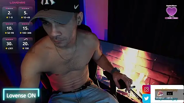 sexyboycolombi4 online show from February 3, 11:10 pm