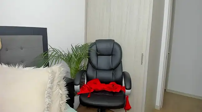 charlotte tiller online show from December 12, 12:05 am