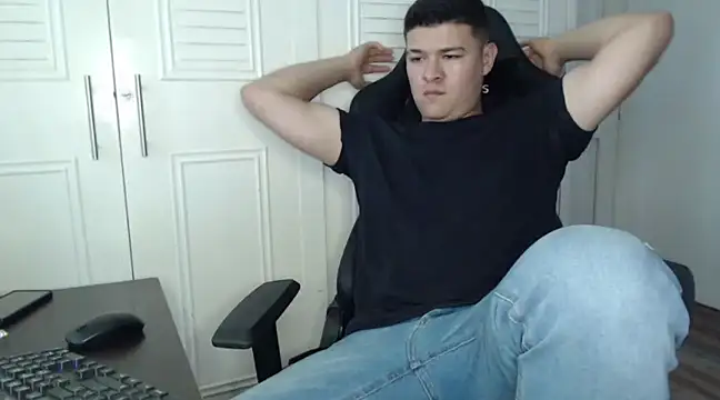 Plug Control online show from January 14, 7:00 pm