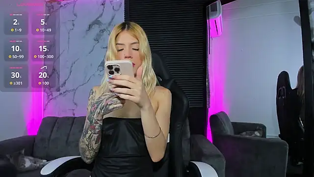 Snapshot of Courtney_gonet chatting on February 4, 12:11 pm Courtney gonet online show from February 4, 12:11 pm