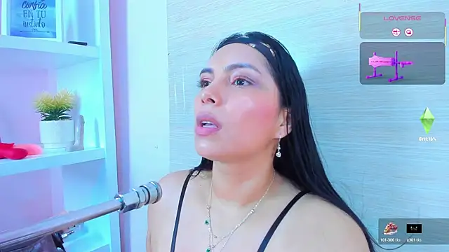 Snapshot of evelinn_belen chatting on September 18, 12:29 pm evelinn belen online show from September 18, 12:29 pm