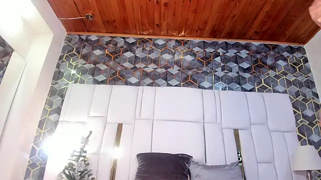 lia mariana online show from December 22, 8:55 am