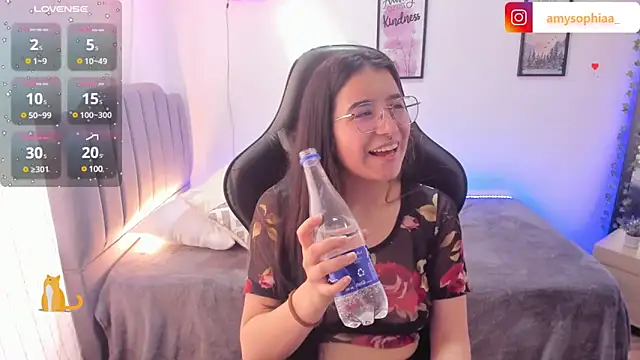 Amy joones online show from January 9, 7:40 pm