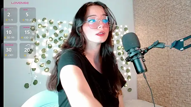 emma unu online show from December 4, 1:09 pm