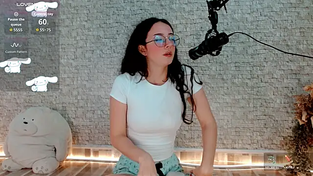 emma unu online show from January 14, 2:50 am