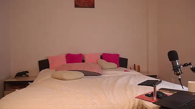 Snapshot of Arielgrace chatting on October 29, 2:14 am Arielgrace online show from October 29, 2:14 am