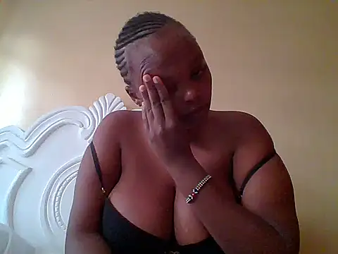 Snapshot of Sexxy-Shie chatting on February 5, 7:02 am Sexxy-Shie online show from February 5, 7:02 am