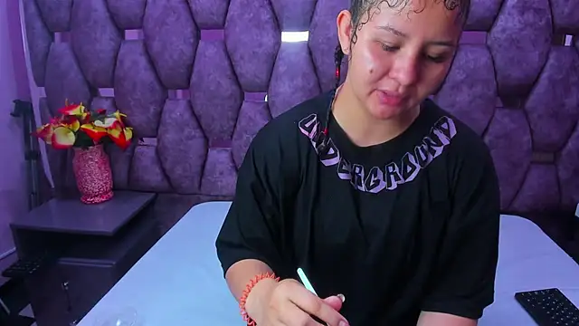 Snapshot of AlaSmith chatting on October 14, 2:23 am AlaSmith online show from October 14, 2:23 am