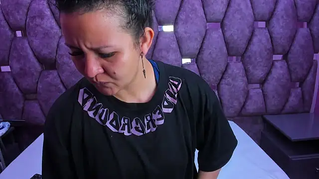 Snapshot of AlaSmith chatting on October 21, 1:17 am AlaSmith online show from October 21, 1:17 am