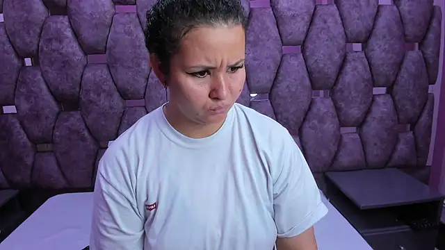 Snapshot of AlaSmith chatting on October 31, 1:28 am AlaSmith online show from October 31, 1:28 am