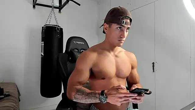 Snapshot of dan01_ chatting on November 3, 2:18 pm dan01 online show from November 3, 2:18 pm