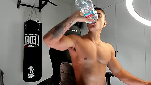 Snapshot of dan01_ chatting on November 12, 1:33 pm dan01 online show from November 12, 1:33 pm