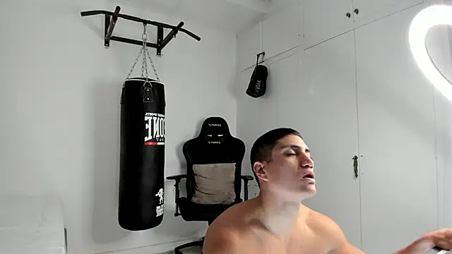 Snapshot of dan01_ chatting on November 28, 2:09 pm dan01 online show from November 28, 2:09 pm