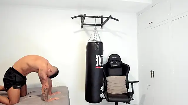 Snapshot of dan01_ chatting on December 21, 1:18 pm dan01 online show from December 21, 1:18 pm