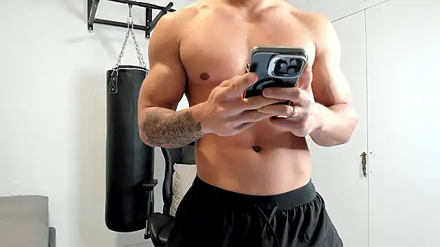 Snapshot of dan01_ chatting on February 21, 10:27 am dan01 online show from February 21, 10:27 am