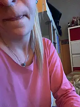 Snapshot of ToAnWTW chatting on February 19, 2:01 am ToAnWTW online show from February 19, 2:01 am